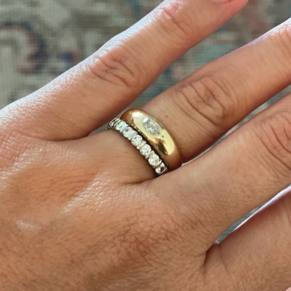 single oval diamond ring - Picture 1 of 2